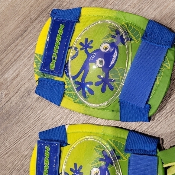 𝅺schwinn Boy's Pad Set with Knee Elbow and Gloves - Picture 3 of 5